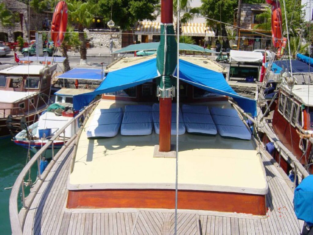 yachtPhoto182_200229864553e0a302359c4