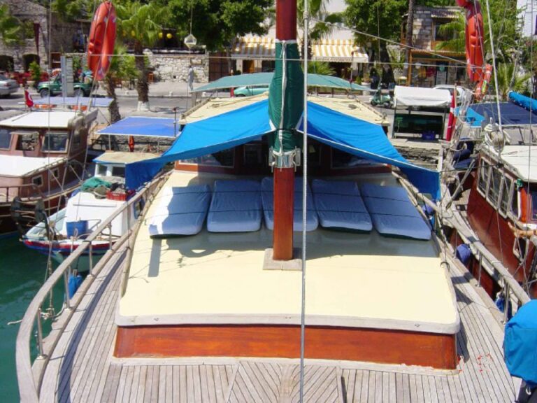 yachtPhoto182_200229864553e0a302359c4