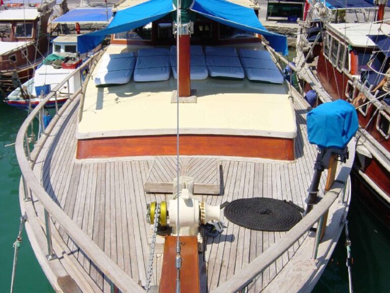 yachtPhoto182_51541818653e0a301afcbd