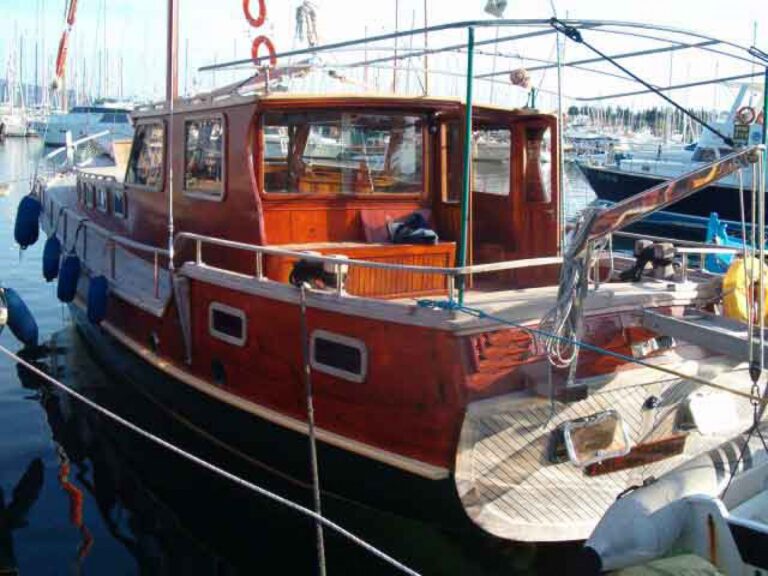 yachtPhoto182_96467696453e0a3006afe2