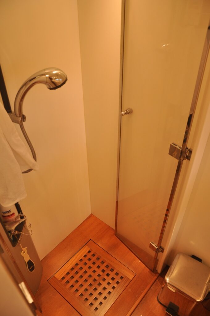yachtPhoto416_2183859325d5b8c25d
