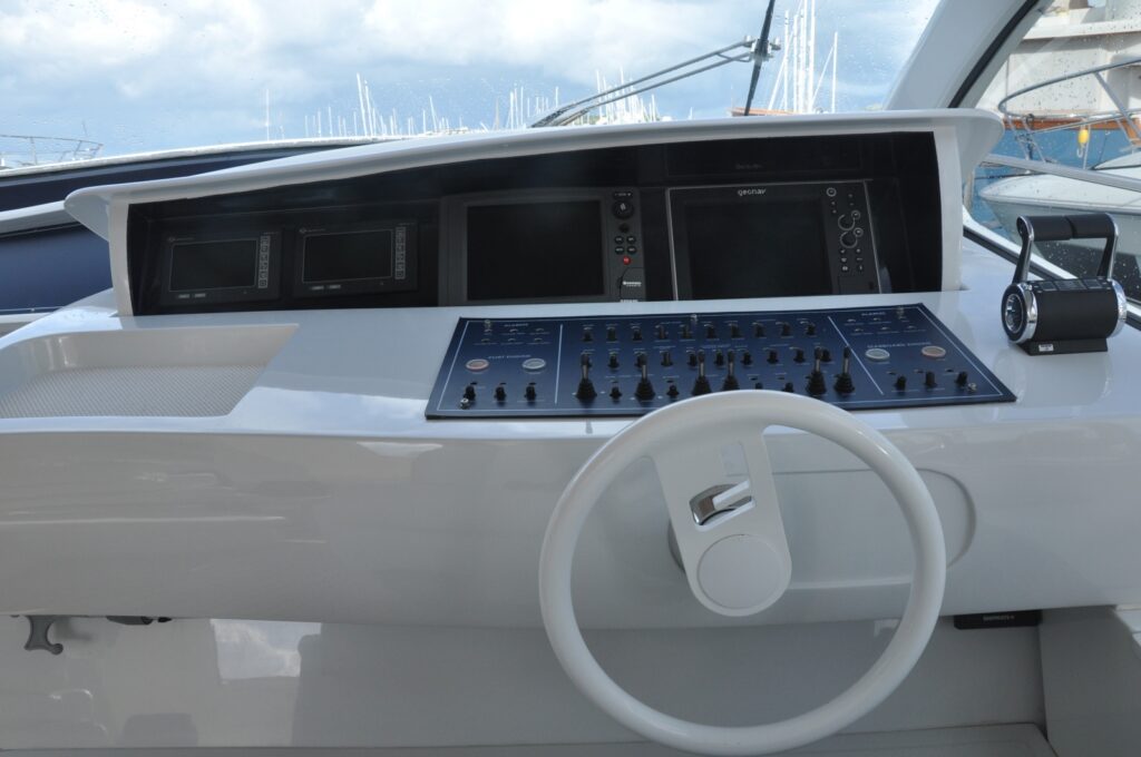 yachtPhoto416_2994659325ce1653ed
