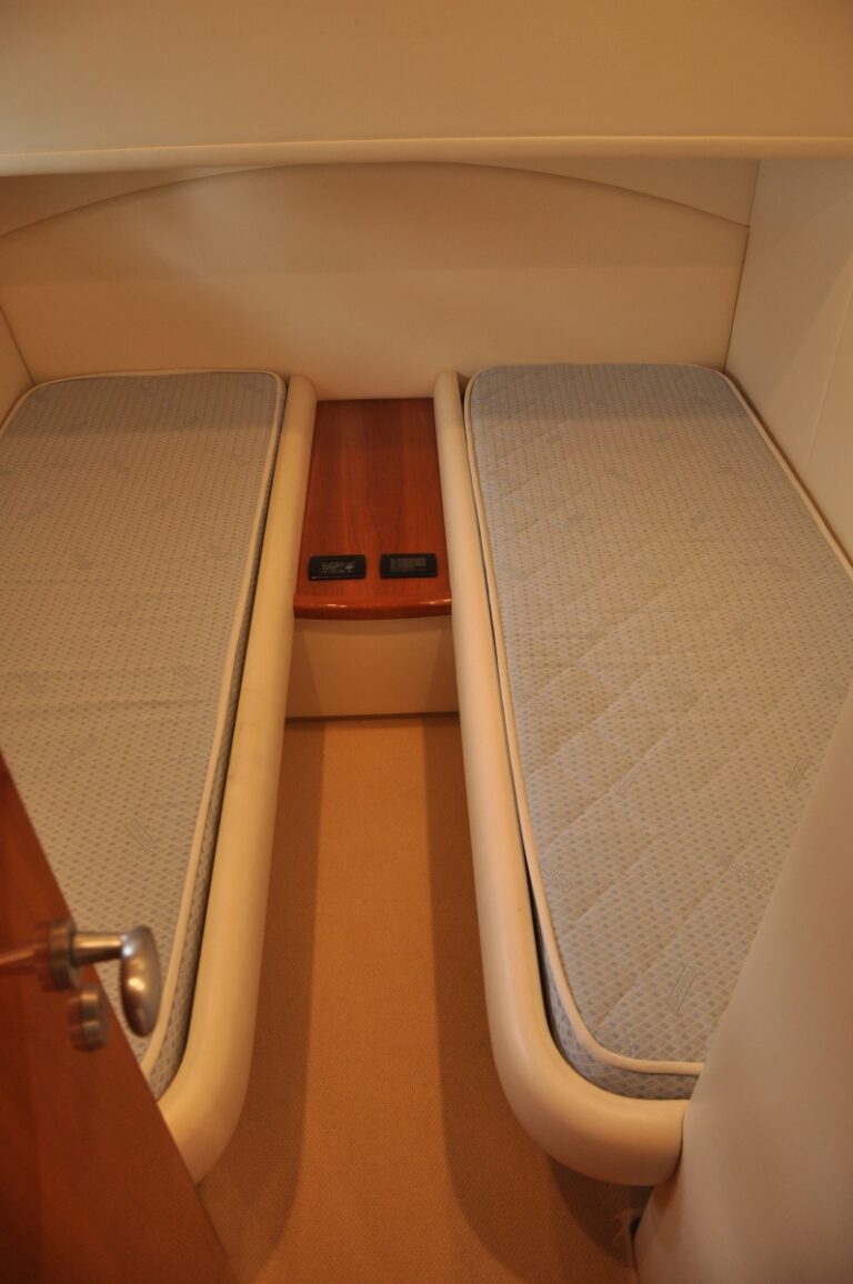 yachtPhoto416_344659325d3d501a7