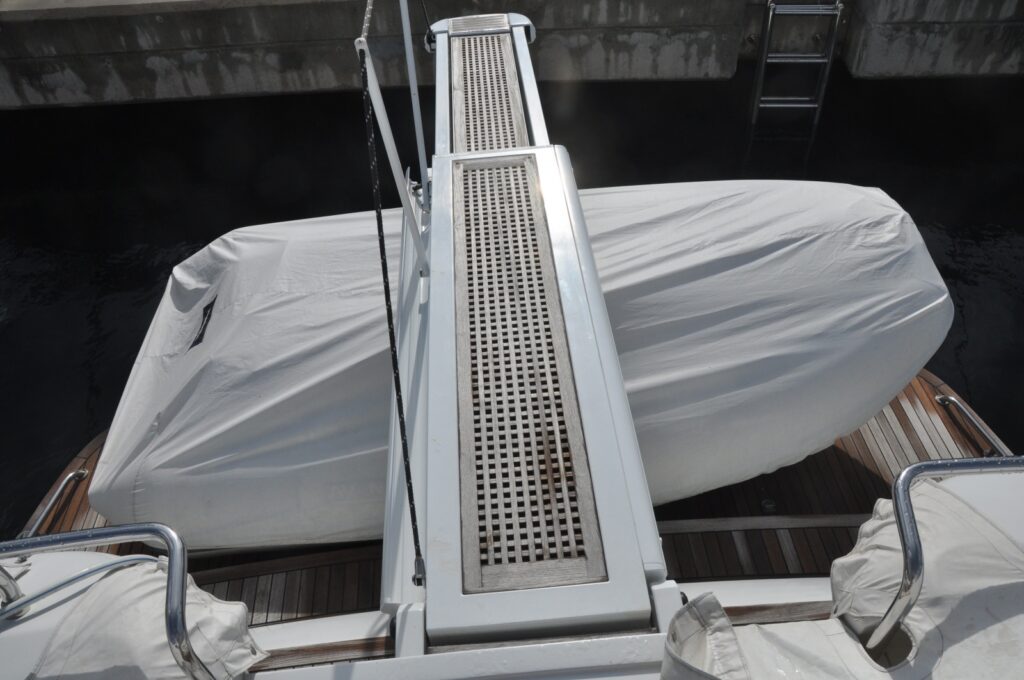 yachtPhoto416_612859325cc437f59