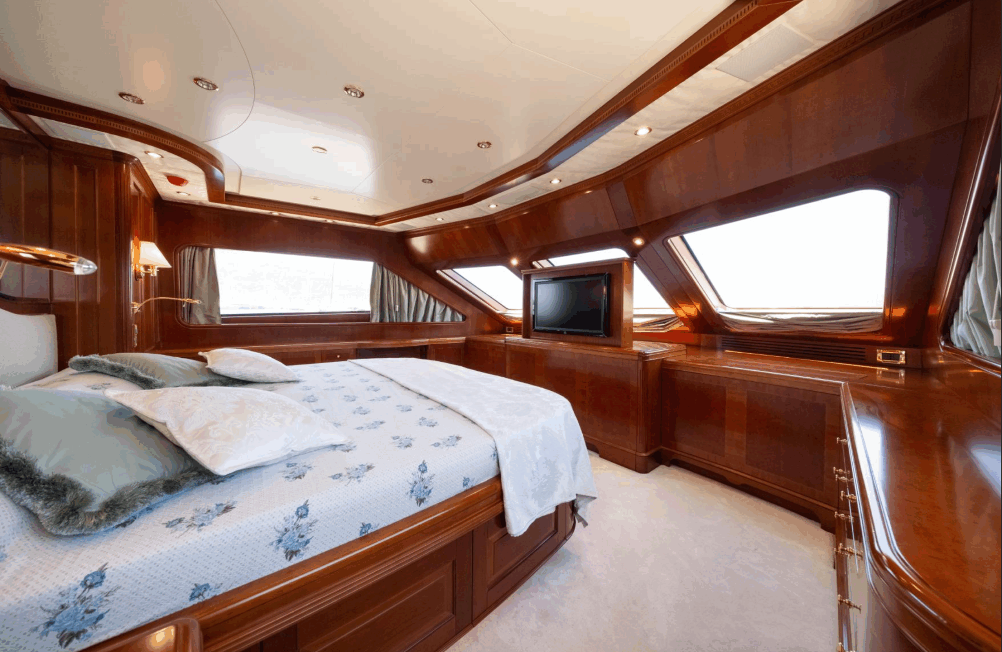 Benetti Tradition