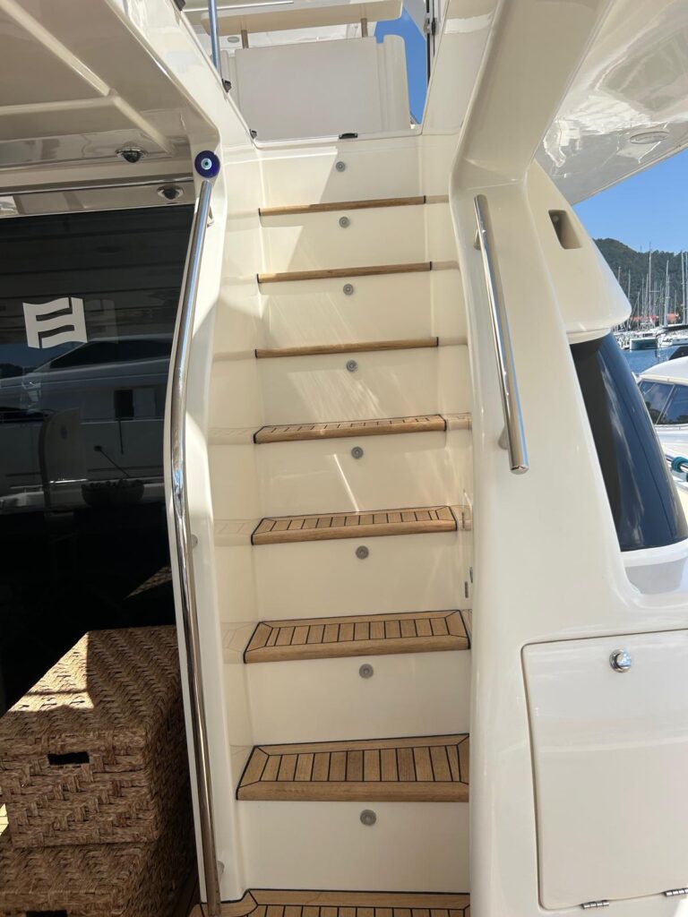 Ferretti Yachts 800 for sale