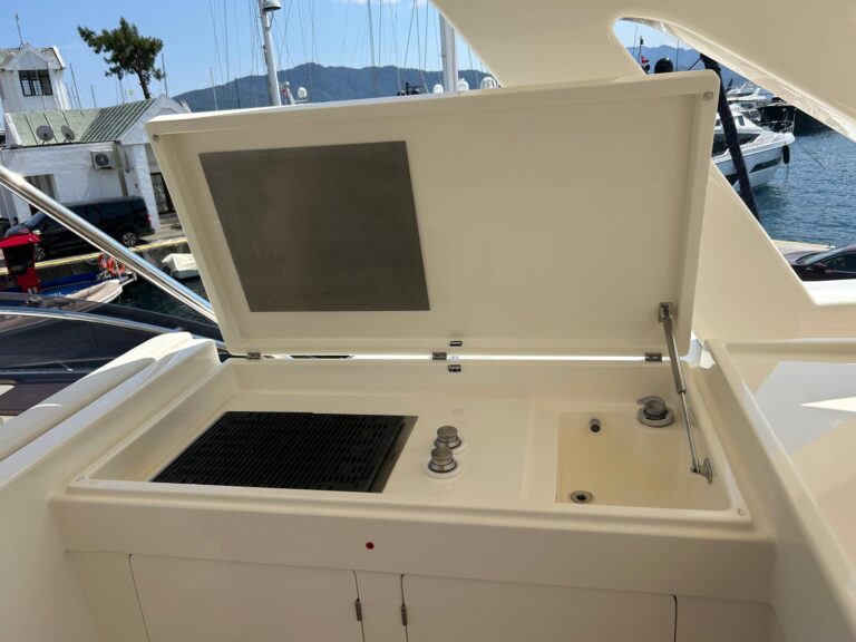 Ferretti Yachts 800 for sale