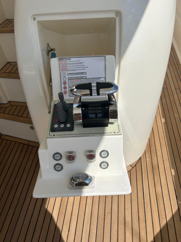 Ferretti Yachts 800 for sale