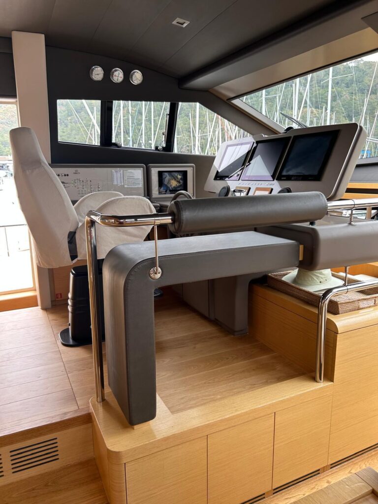 Ferretti Yachts 800 for sale