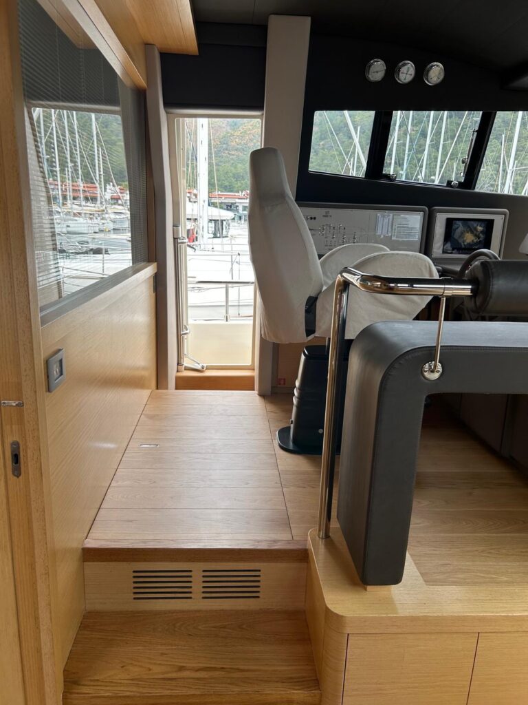 Ferretti Yachts 800 for sale