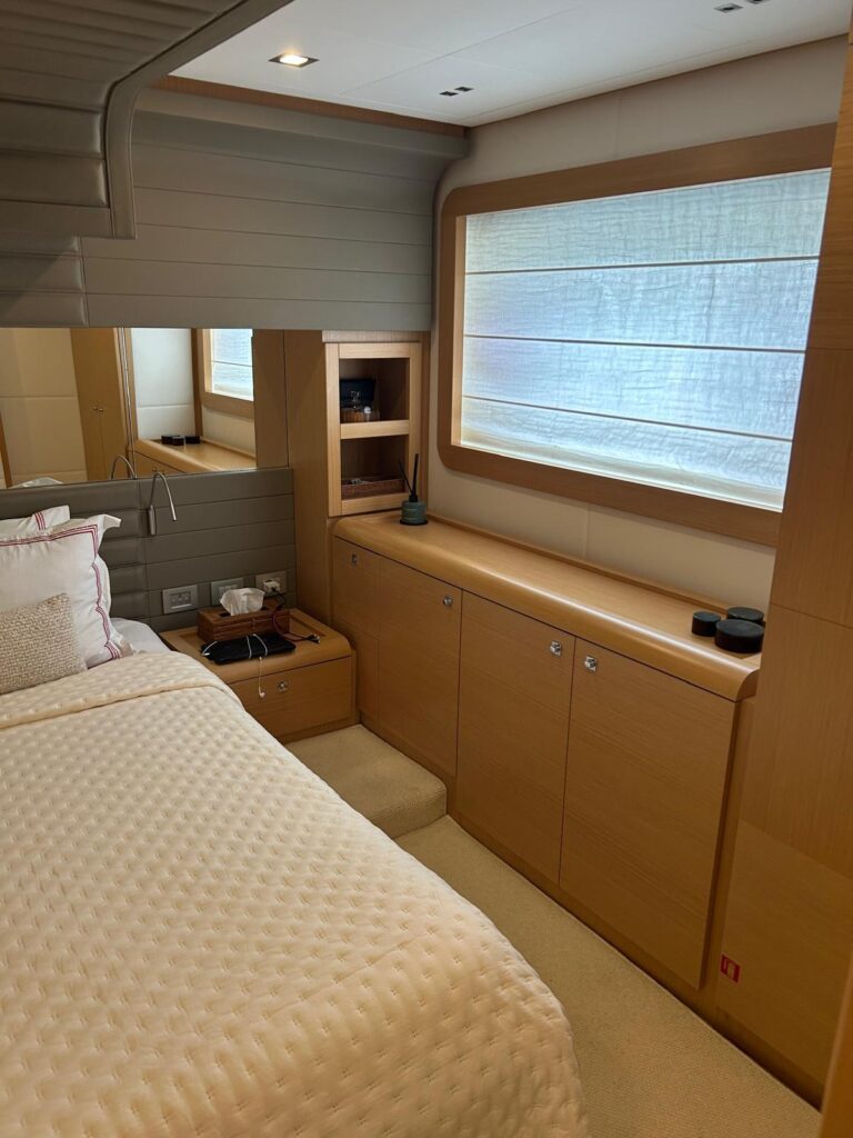 Ferretti Yachts 800 for sale