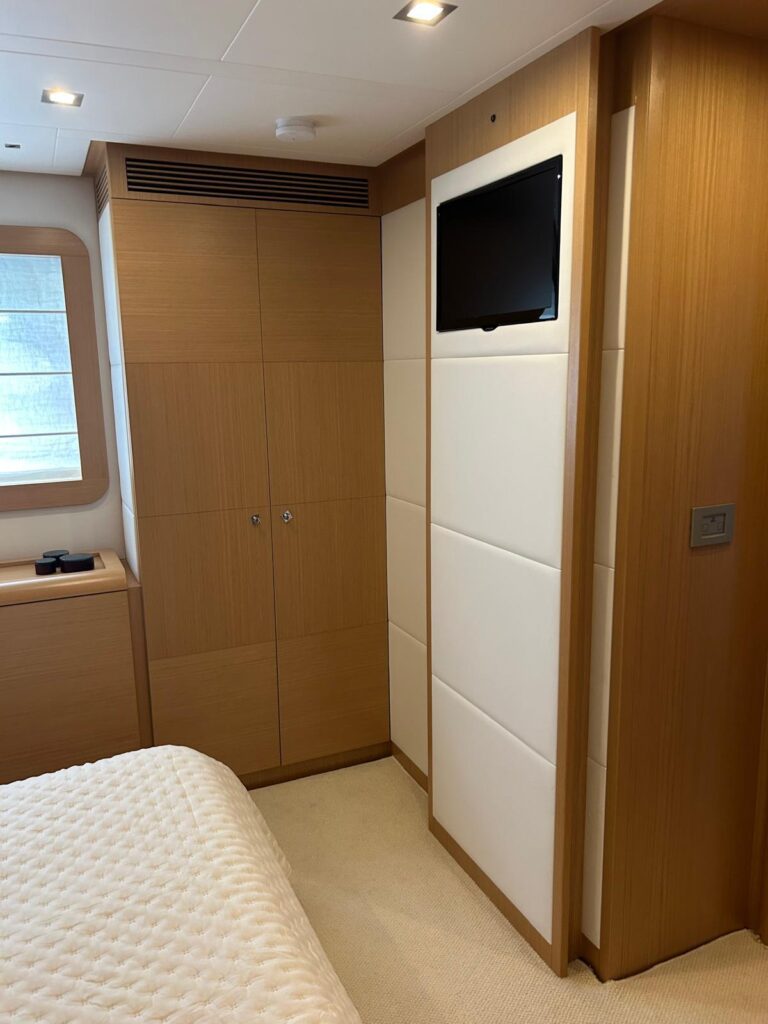 Ferretti Yachts 800 for sale