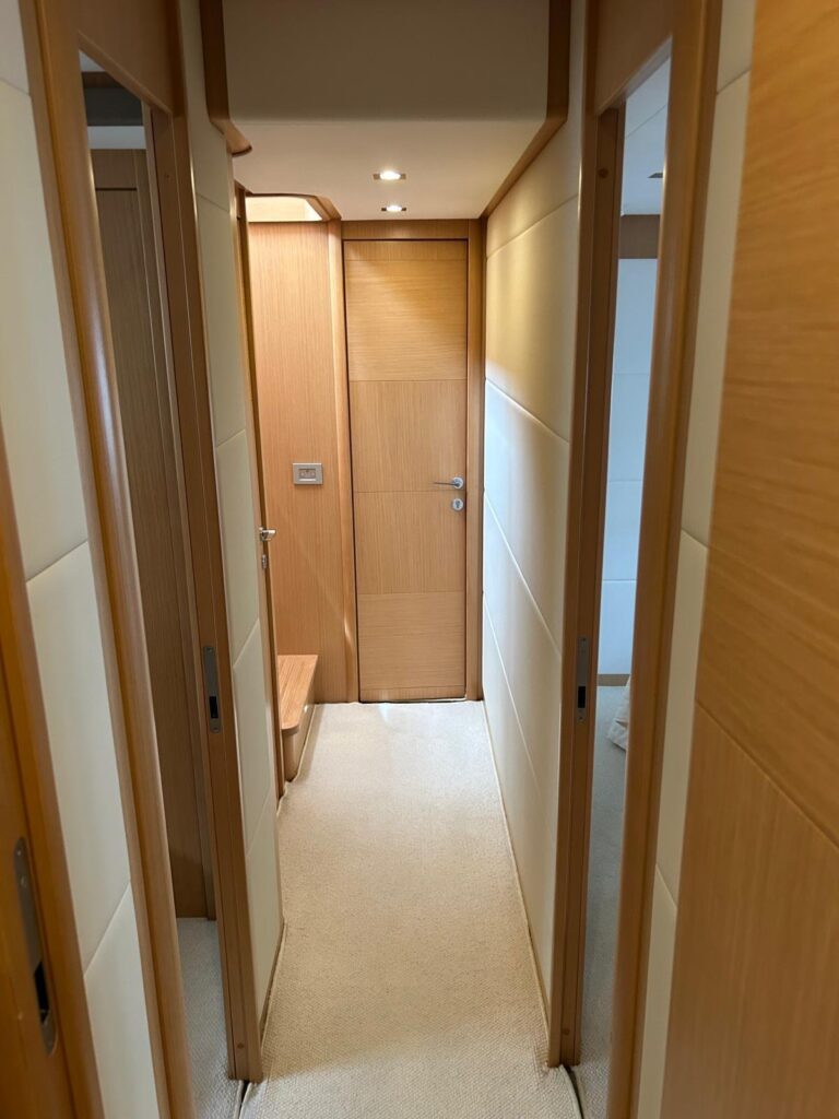 Ferretti Yachts 800 for sale