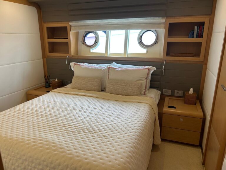 Ferretti Yachts 800 for sale