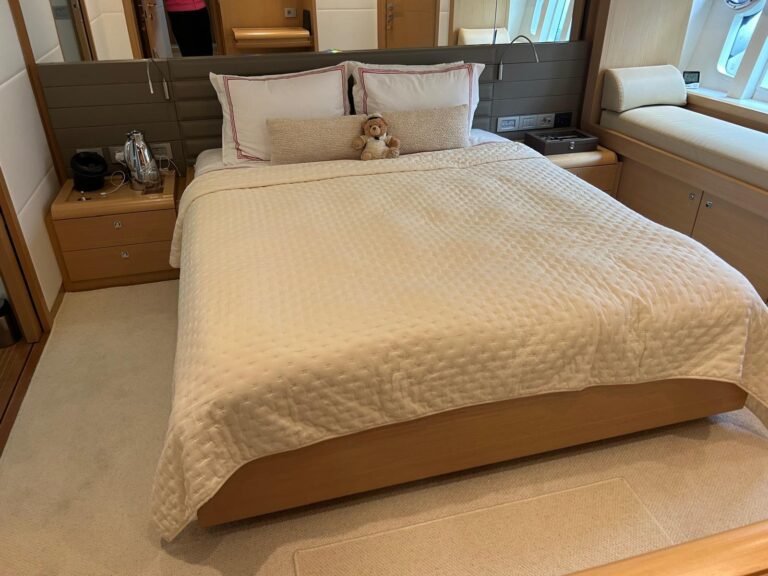 Ferretti Yachts 800 for sale