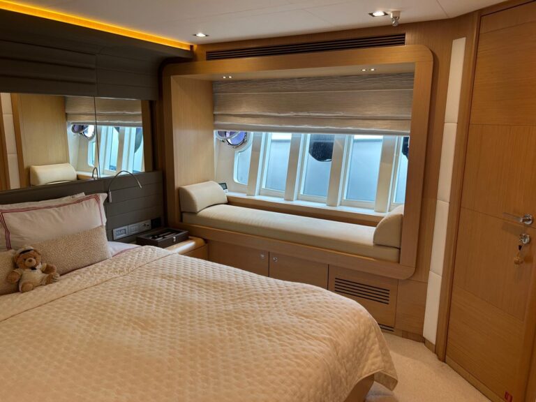 Ferretti Yachts 800 for sale