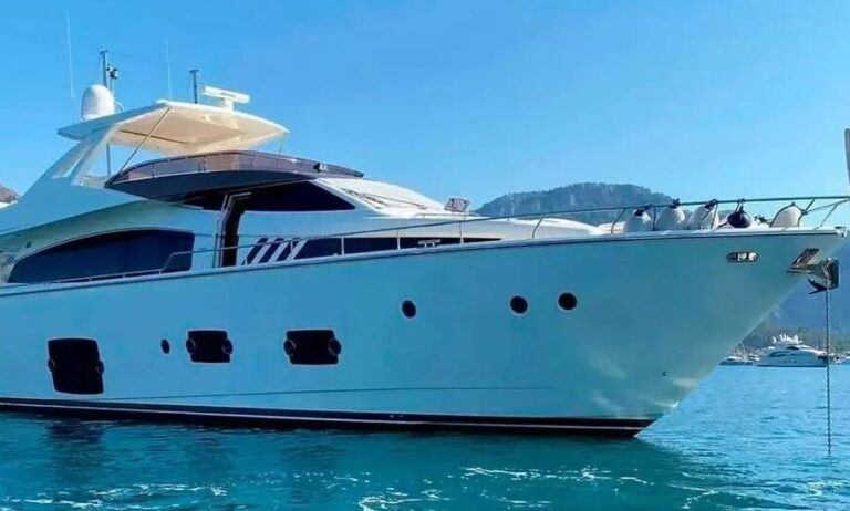 Ferretti Yachts 800 for sale